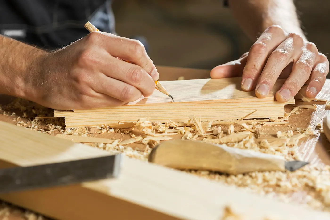 Marking an oak board with a pencil before the cut